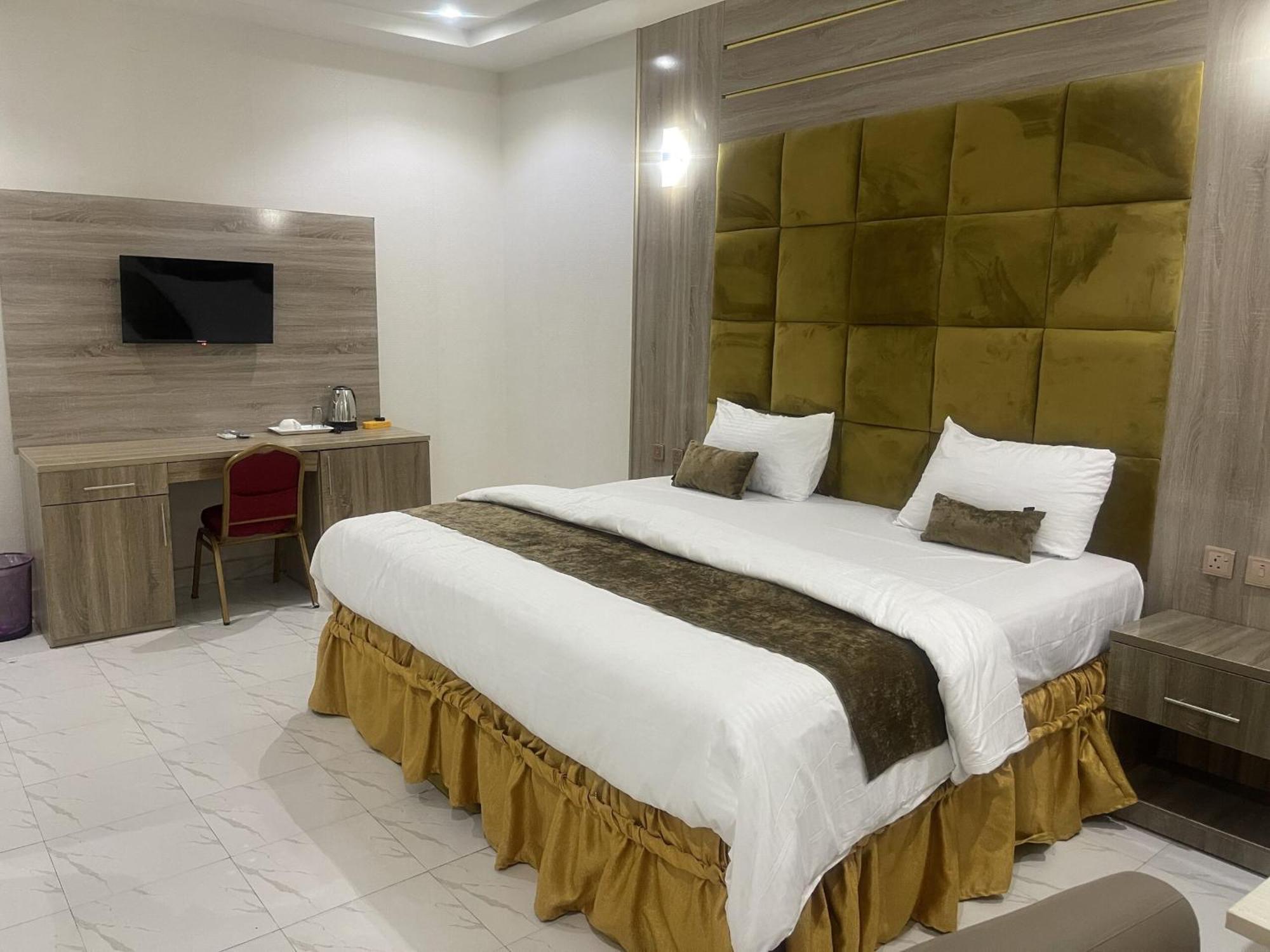 Murphy'S Mansion Resort Umuahia Exterior foto